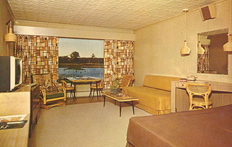 Hawaiian Gardens Resort Motel - Vintage Postcard (newer photo)